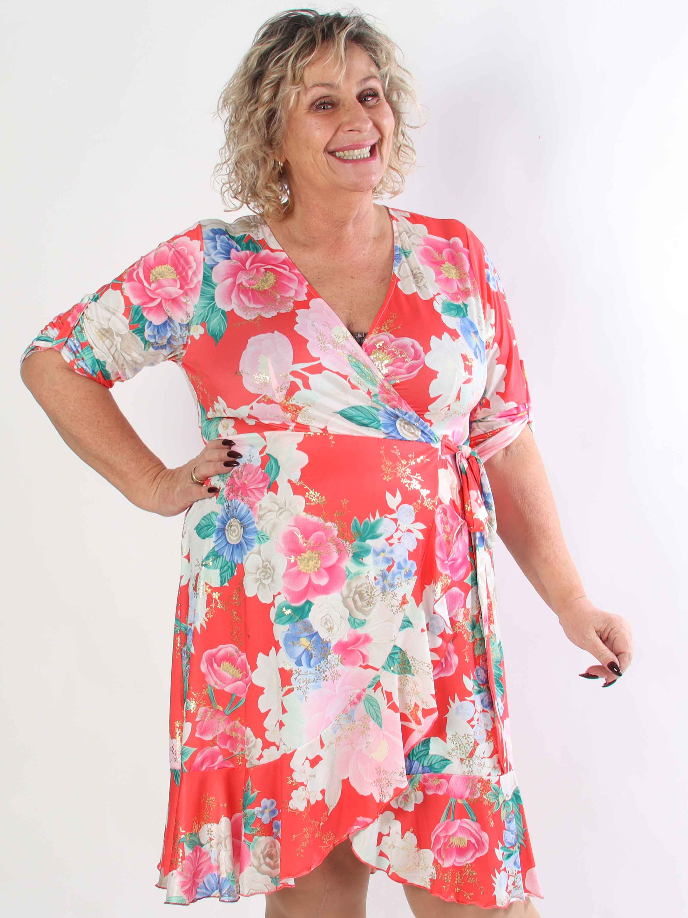 Savina Flower - Blomstret elastisk plus size kjole i slå-om-look